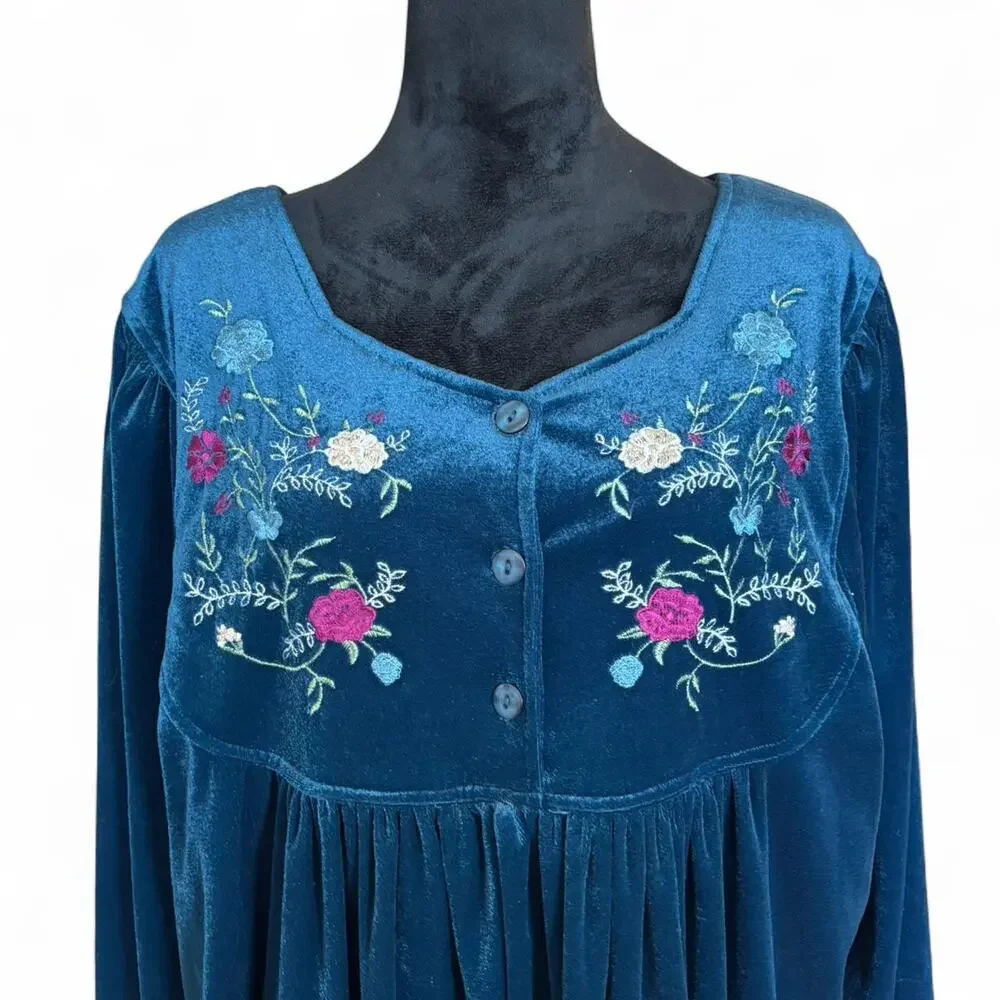 80s/90s Vintage Blue Velvet Embroidered Nightgown – Cottagecore Whimsygoth [XXL] - Picture 2 of 8